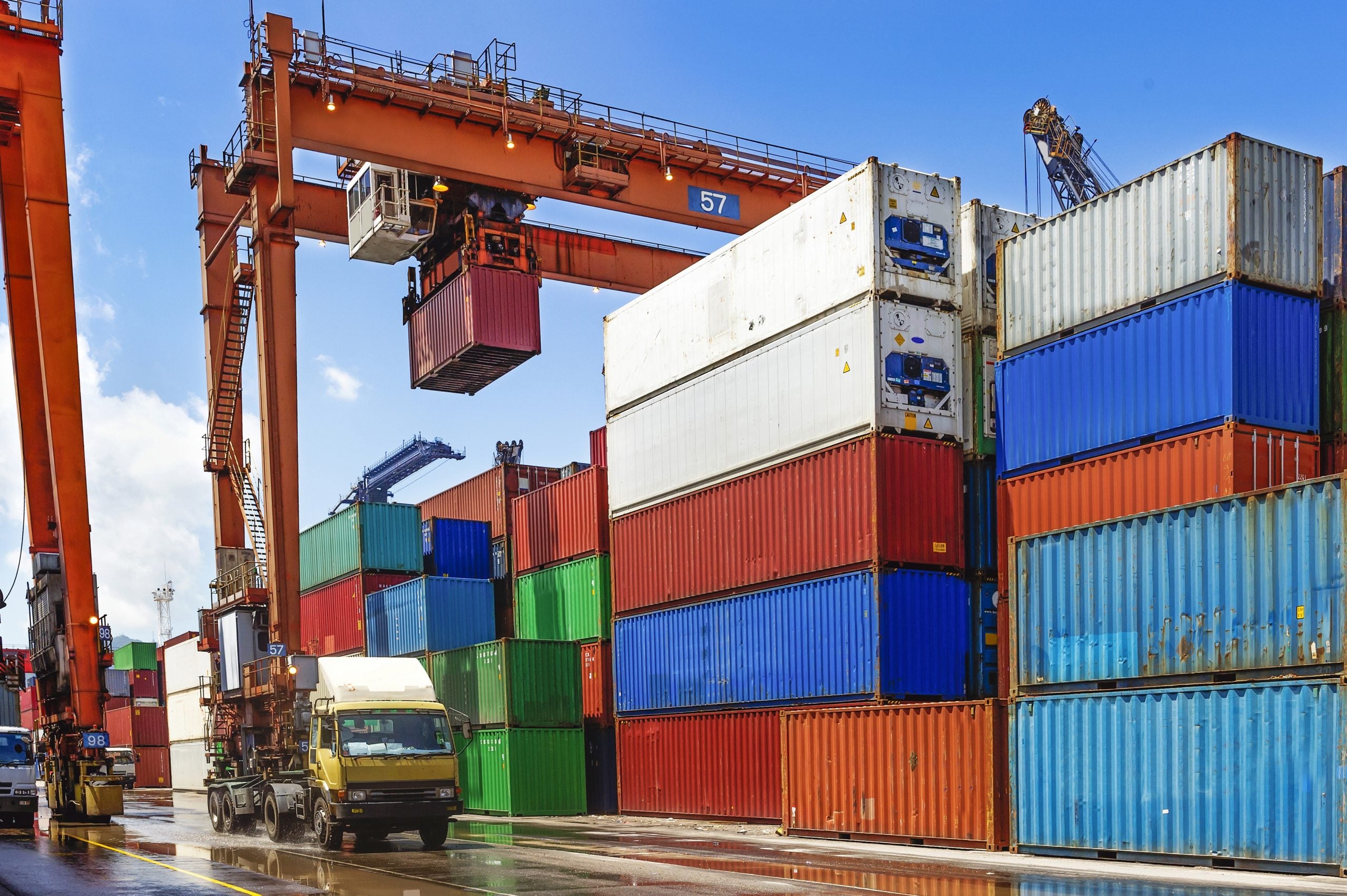 Freight rates fell on almost all routes, with rates on this route fall ...